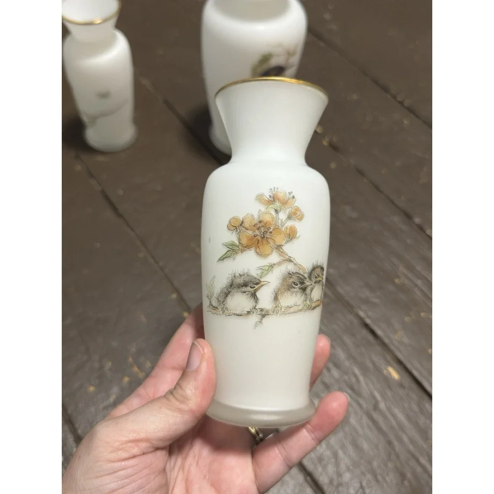 Enesco Vintage Porcelain Bud Vase White w/ Colorful Bird Design Set of 3‎ Japan